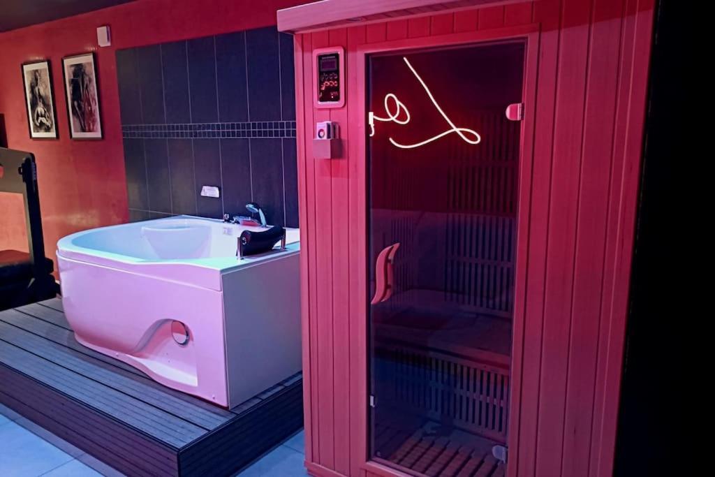 Appartement Balneo Et Sauna Prives The Red Room Mauguio Luaran gambar