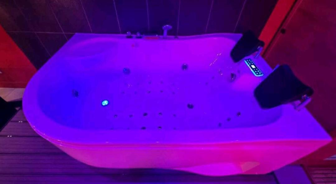 Appartement Balneo Et Sauna Prives The Red Room Mauguio Luaran gambar